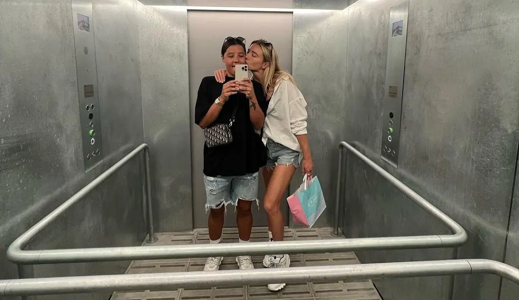 Sam Kerr and Kristie Mewis enjoys spending their time together.