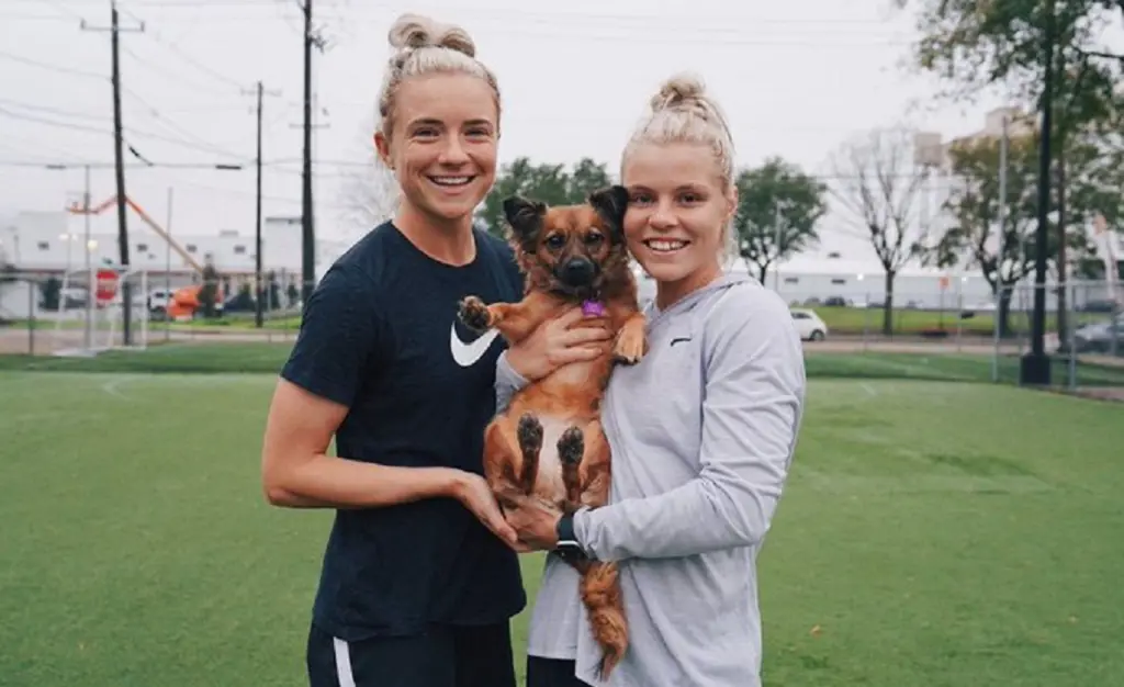 Kristie Mewis was in a relationship with Rachel Daly.