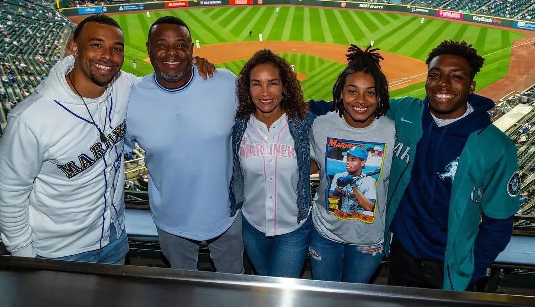 Ken Griffey Jr with Melissa, Trey, Tevin and Taryn at Seattle Mariners on June 2, 2021.