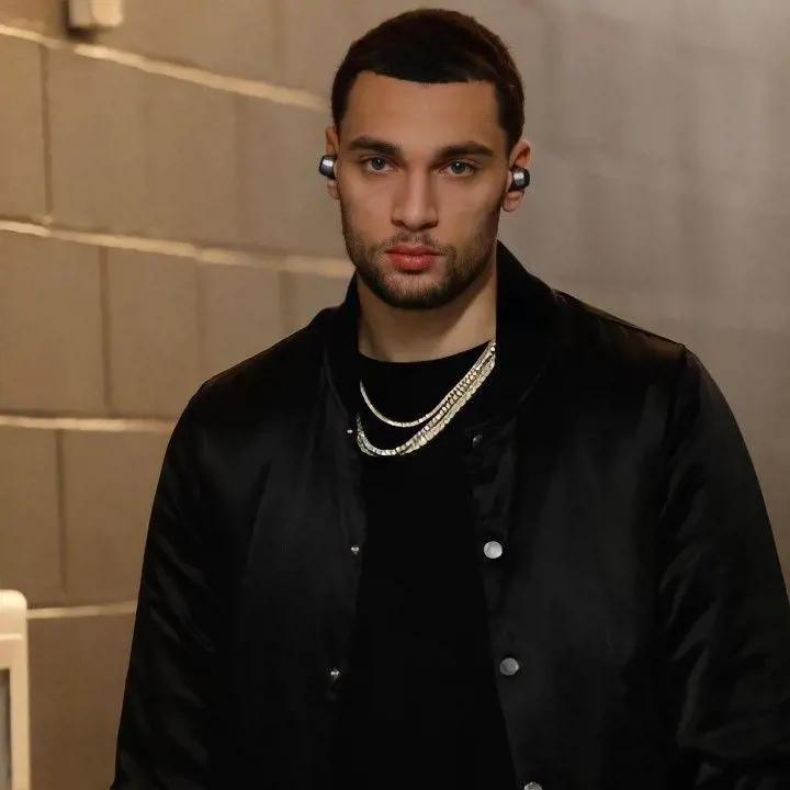 Lavine's looks and styles are often complimented on social media.