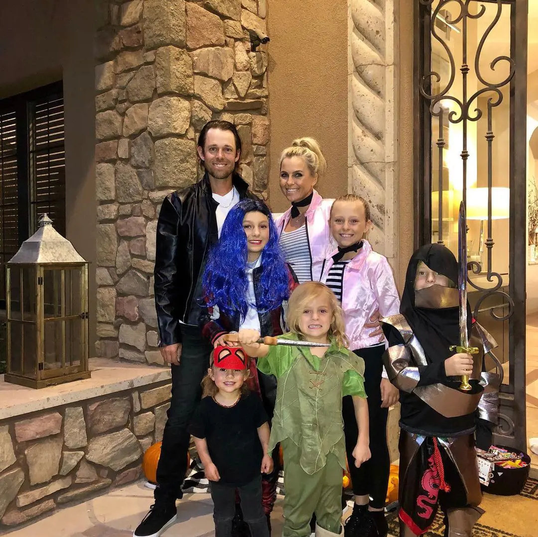 Aaron celebrated Halloween night with Jewell, Jolee, Jeremiah, Josiah, Jaddex and Jedidiah on November 7, 2019.
