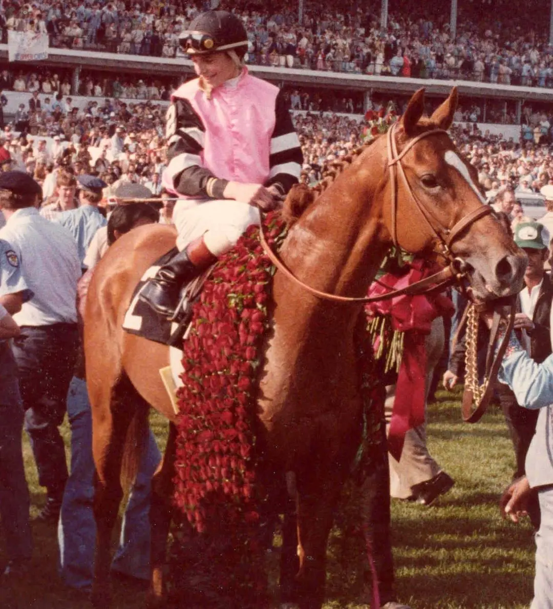 Affirmed lauded by a huge crowd in Kentucky after the victory in 1975.