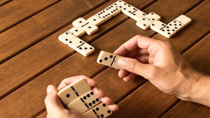 Hướng dẫn chi tiết luật chơi và cách chơi Domino cơ bản